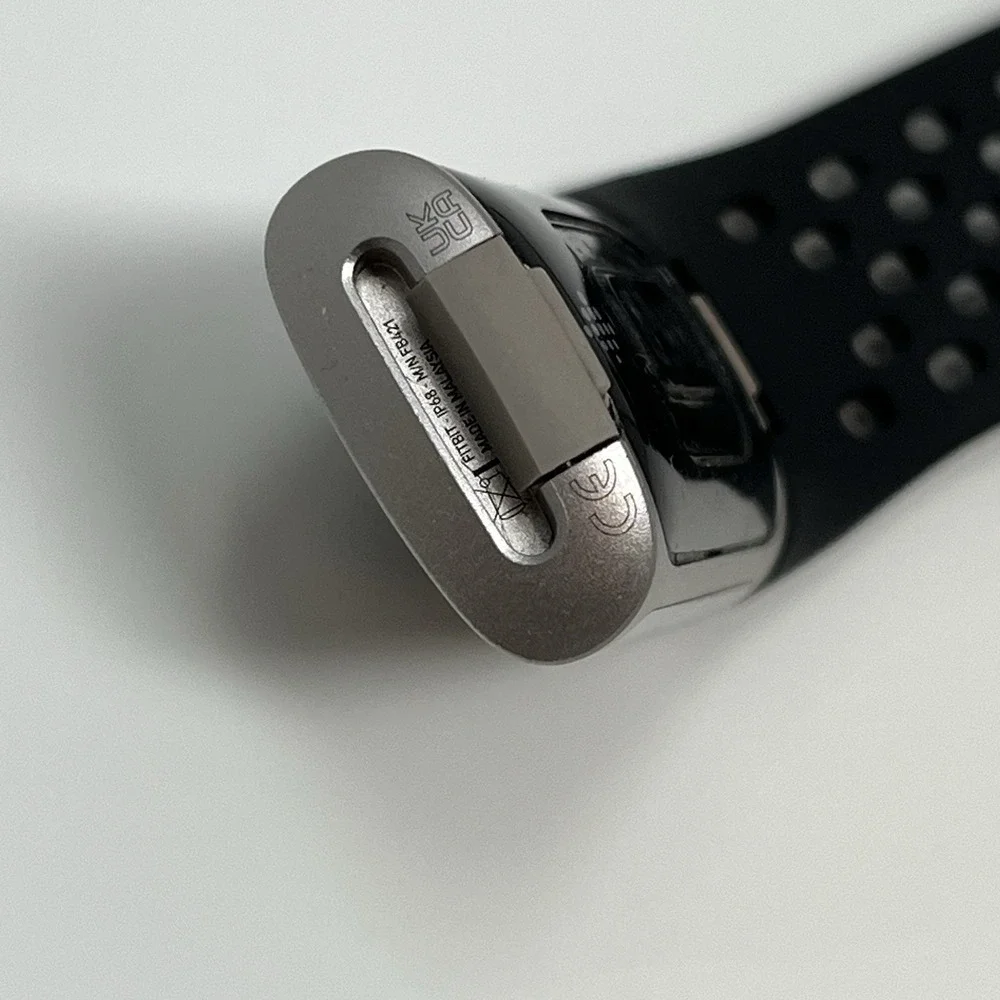 Fitbit Charge 5 Silver/Black (FB421) - FOR PARTS - Black Screen Issue / Boots